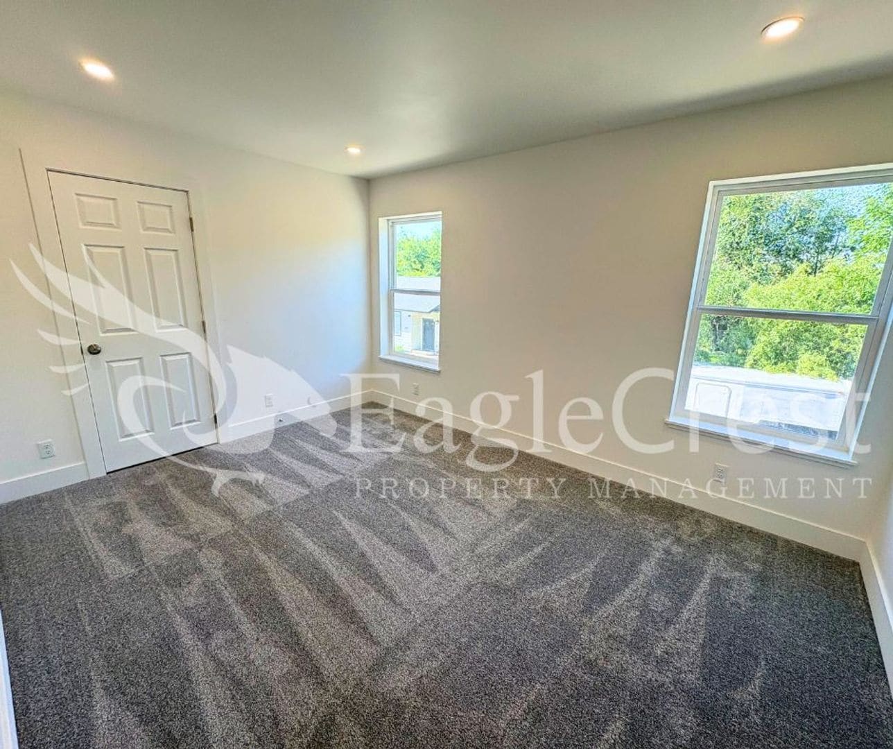 Building Photo - 420ANKENY