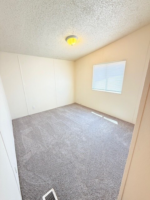 Building Photo - HOUSE FOR RENT