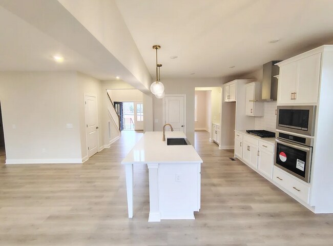 Building Photo - 7906 Pine St