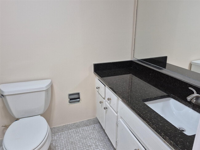 Building Photo - 3100 N Palm Aire Dr