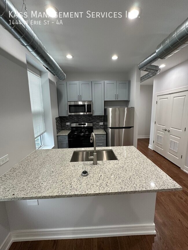 Building Photo - 1444 W Erie St