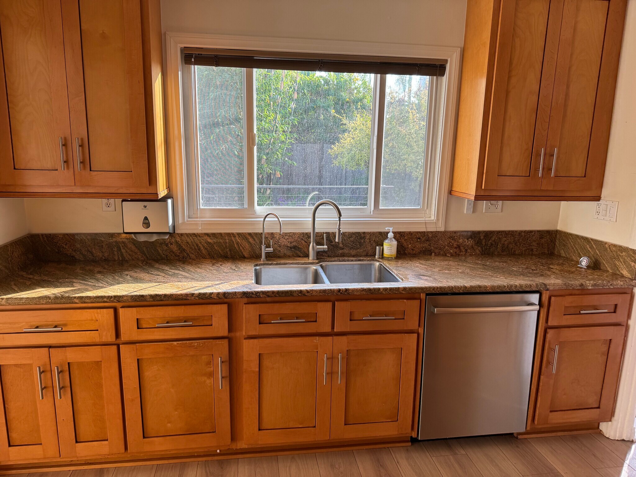 Building Photo - 6128 Maryland Dr