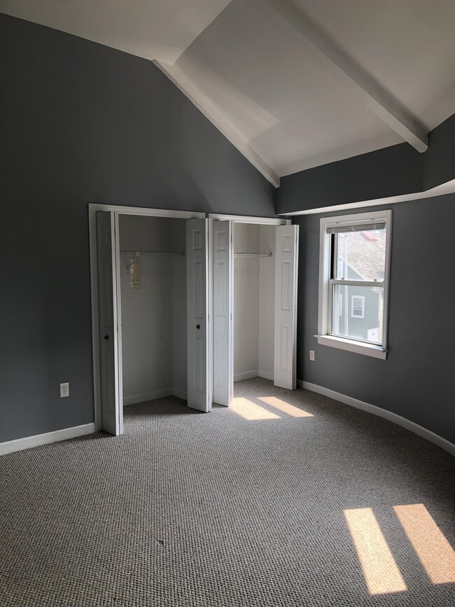 Building Photo - 59 Deer St