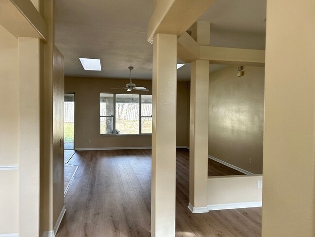 Building Photo - 4br/2 bath single-family home located near Valencia College West Campus