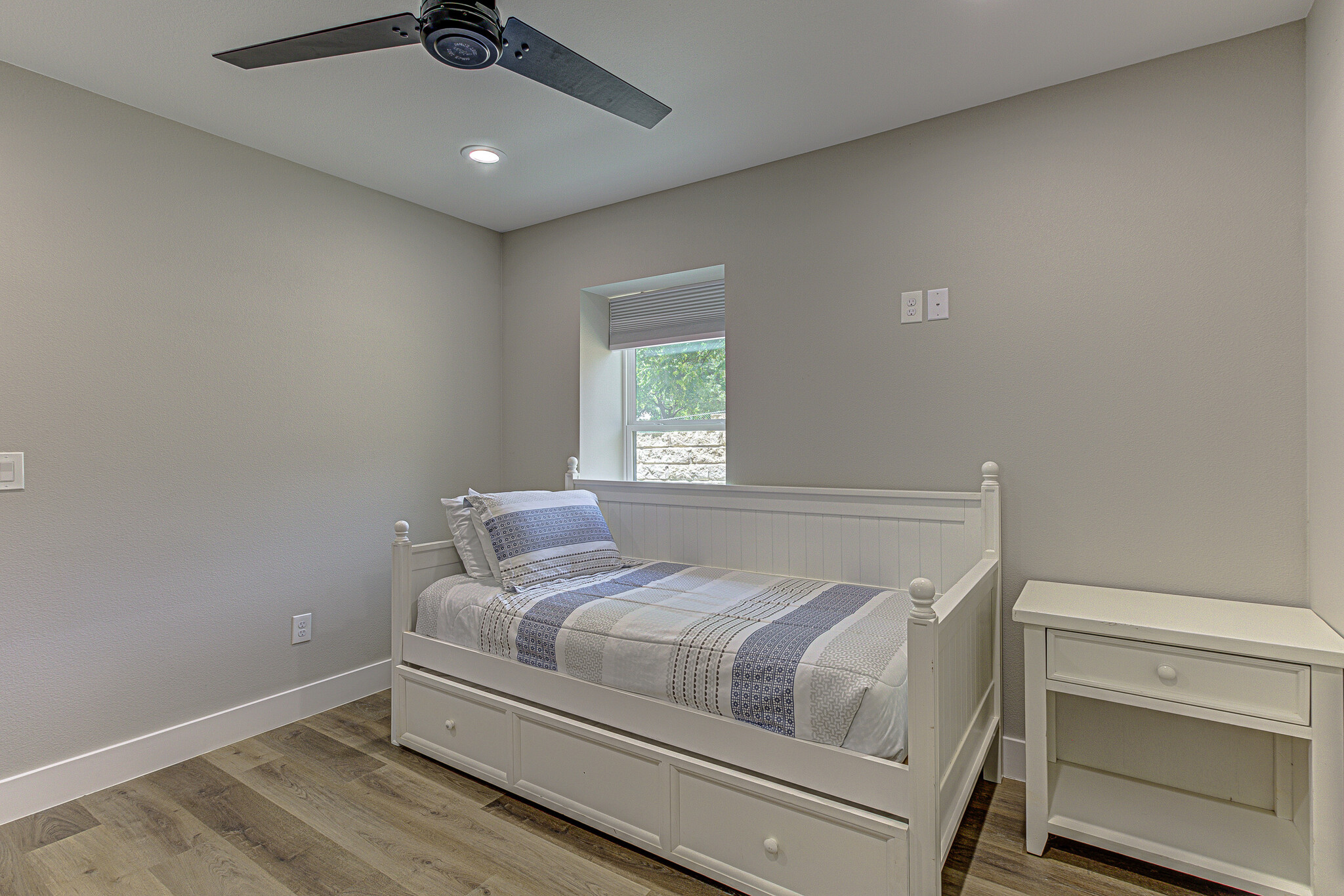 Downstairs guest bedroom - 707 N Shorewood Dr