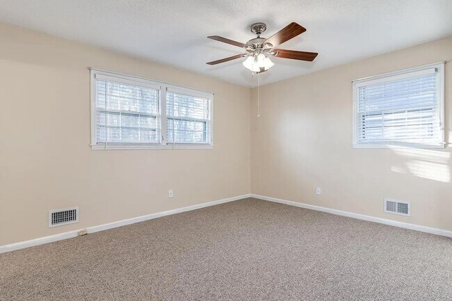 Building Photo - Charming 3 bedroom, 2 bathroom home located in Irmo, SC