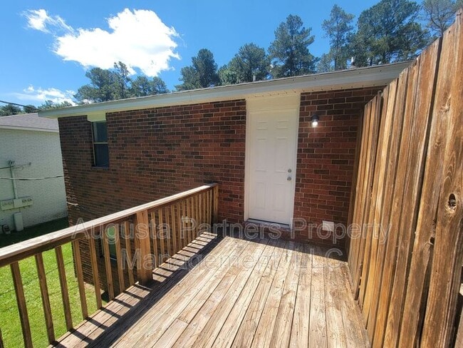 Building Photo - 1546 Hamilton Dr