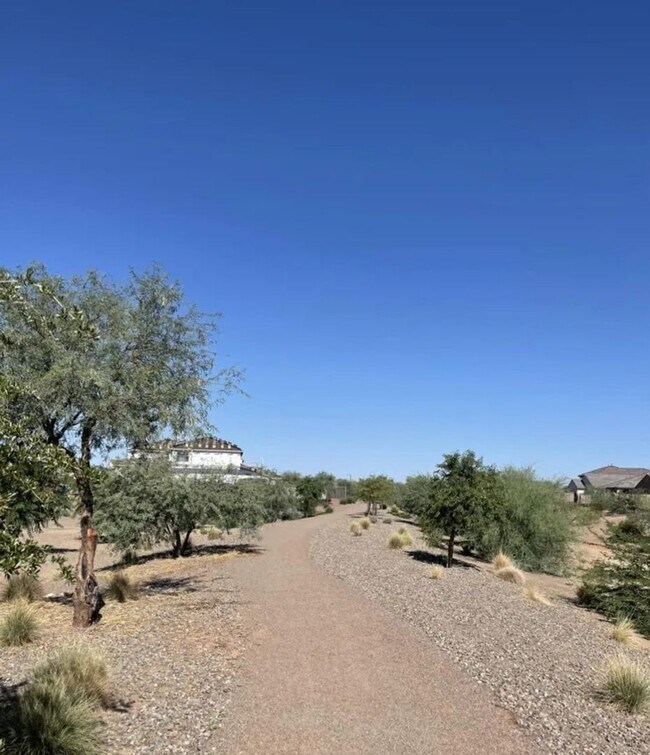 Building Photo - 2022 Built Single-Level 4Bedrooms/3Baths Stunning Home!!