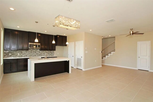 Building Photo - 7917 Elka Lp