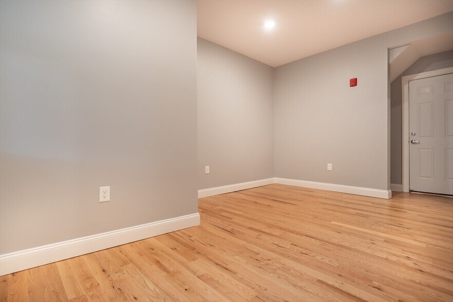 Building Photo - 246 Fayette St