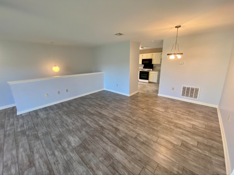 Building Photo - 131 Oriole Ct