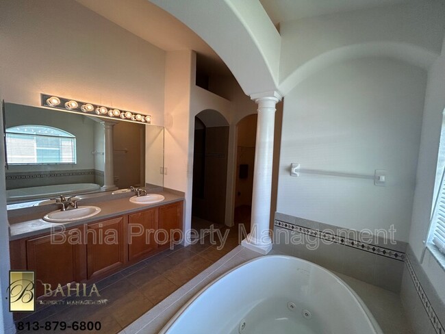 Building Photo - 6850 Pine Springs Dr
