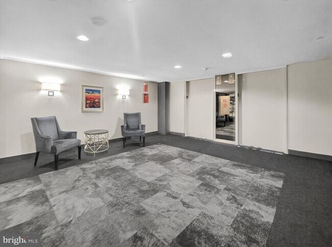 Building Photo - 1530 Key Blvd