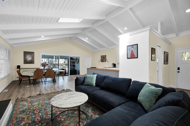 Building Photo - 55 Normandy Ln