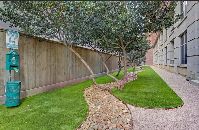 Building Photo - 1901 Post Oak Blvd