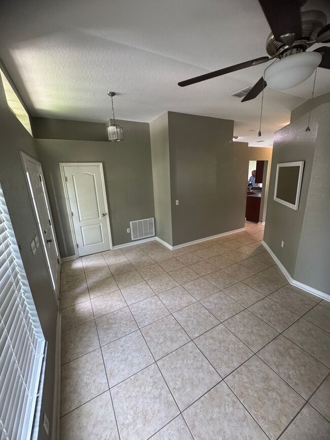Building Photo - Central Lakeland 3bedroom 2 bath!