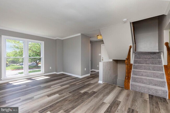 Building Photo - 324 Talbot Ct