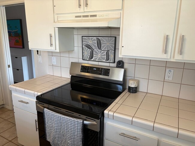 Building Photo - Beautiful corner condo in Lake San Marcos