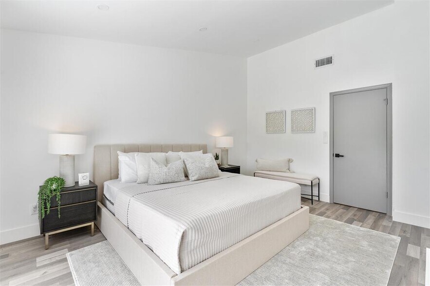 Building Photo - 4920 NW 83rd Ter