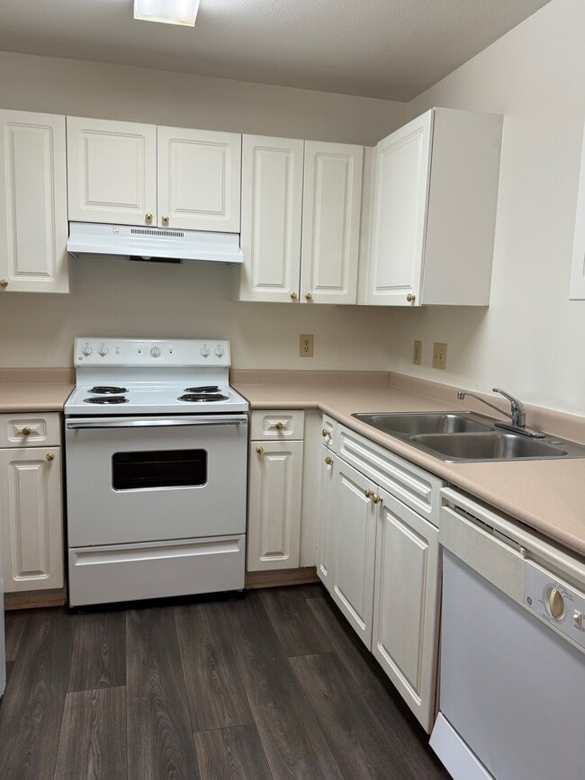 Primary Photo - 14 Hamiltons Bay Ct
