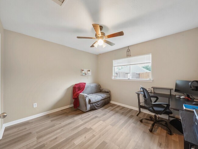 Building Photo - 4006 Raspberry Ct