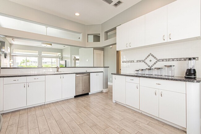 Building Photo - Beautiful 2-Bed Home, Dog Friendly & Resort-Style Amenities – Available for Annual Rental!