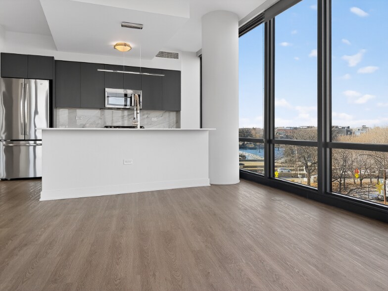 Building Photo - 736 N Aberdeen St