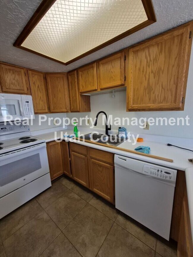 Building Photo - 747 Hanover Dr