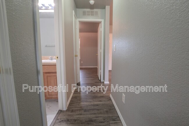 Building Photo - 414 Calla Lily Ln