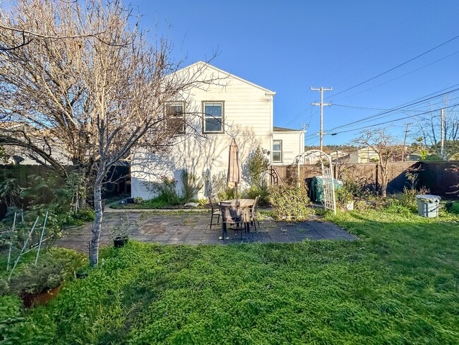 Building Photo - 201 Ashbury Ave