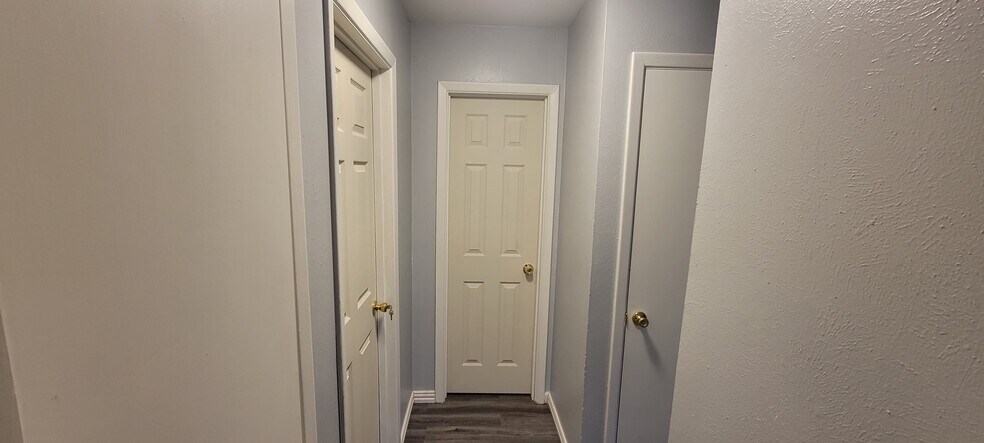 Hallway to Bed 2 and Bathroom - 113 N McKown Ave