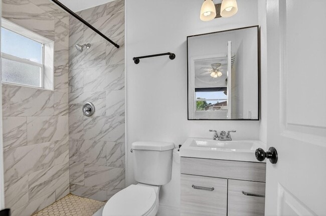 Building Photo - 291 NW 7th Ct