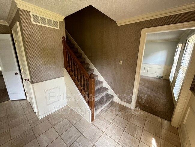 Building Photo - 7000 Loddon Cove