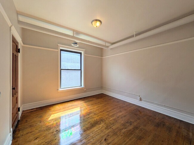 Building Photo - 4943 N Winthrop Ave