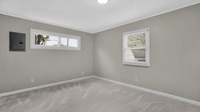 Building Photo - 4 bedroom 1 bath