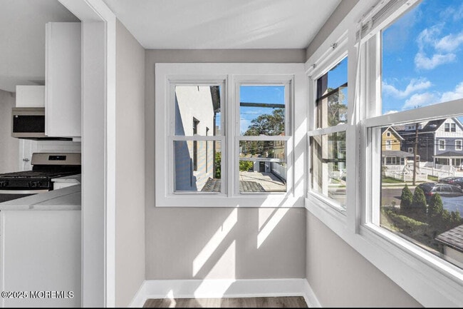 Building Photo - 700 Fifth Ave