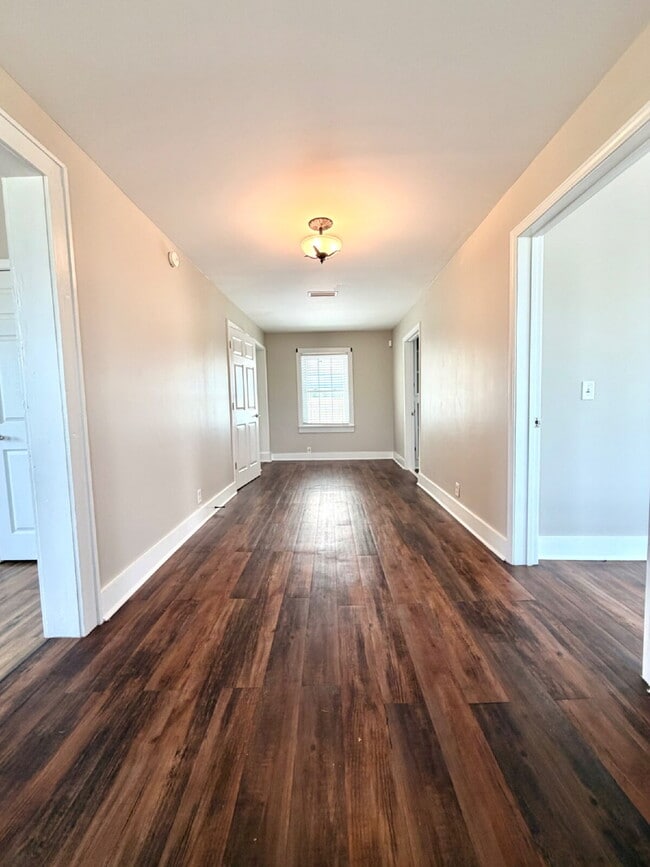 Building Photo - 1316 Broad St