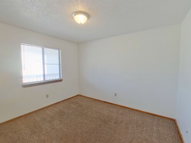 Building Photo - 3950 N Garland Cir