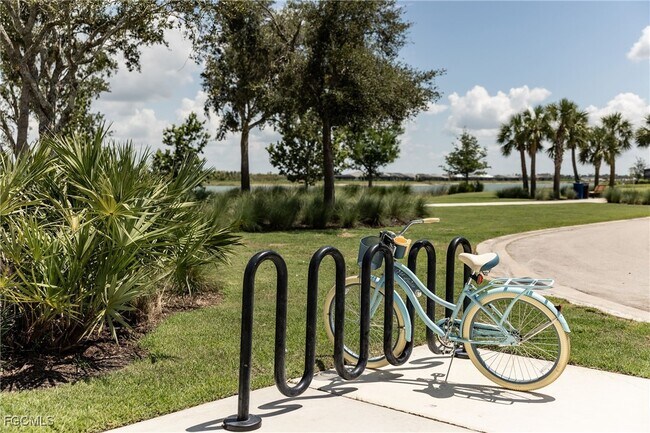 Building Photo - 15375 Grn Acrs Ave