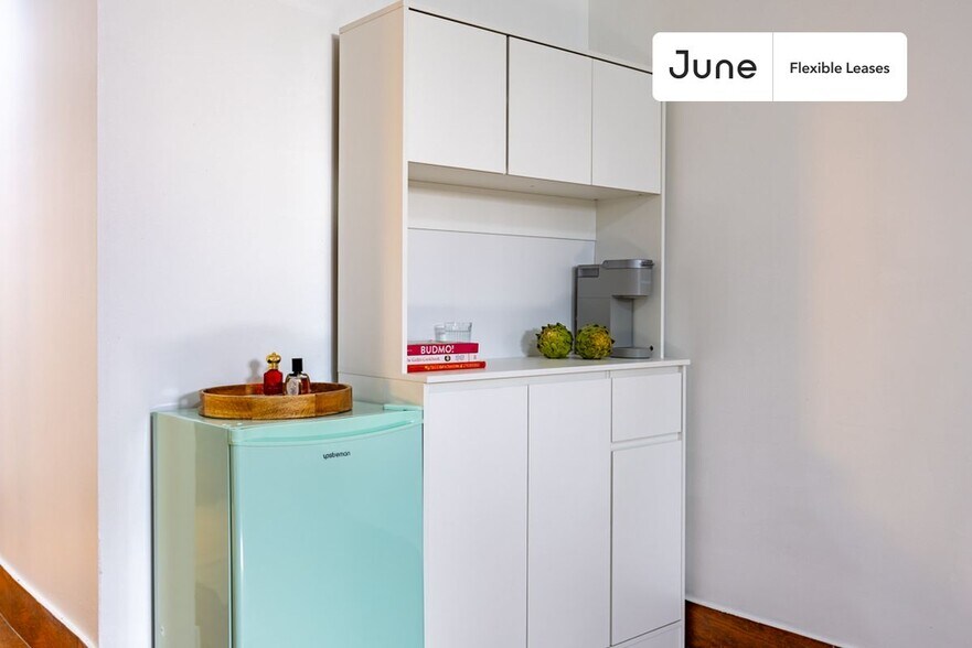 Building Photo - Welcoming ROOM at The Parkside House