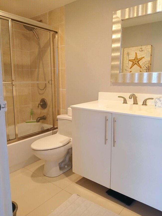 Building Photo - 1830 Embassy Dr