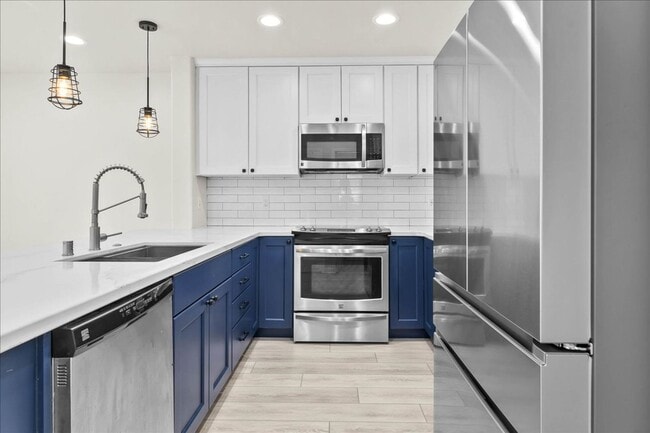 Building Photo - Townhomes at Fairways Edge