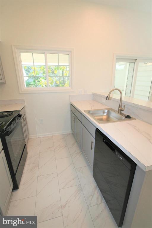 Building Photo - 14225 Jib St