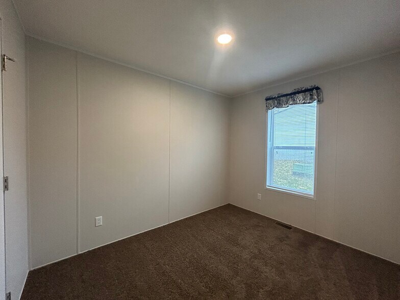 Building Photo - 2361 Oakgrove Dr