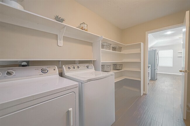 Building Photo - 11 Yarrowdale Ct
