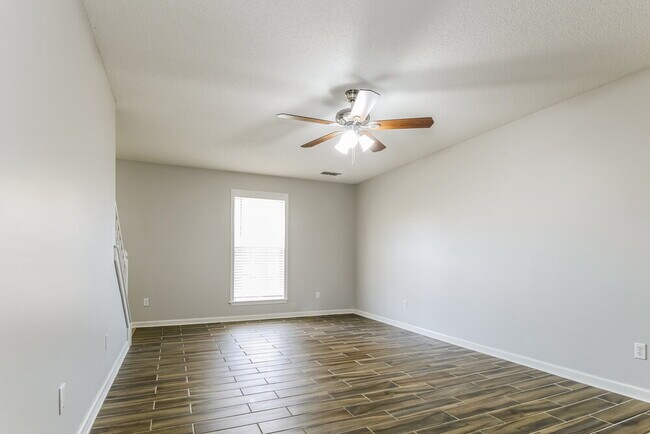 Building Photo - 231 Woodshire Ln