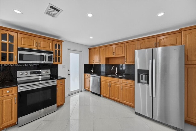 Building Photo - 301 Bonaventure Blvd