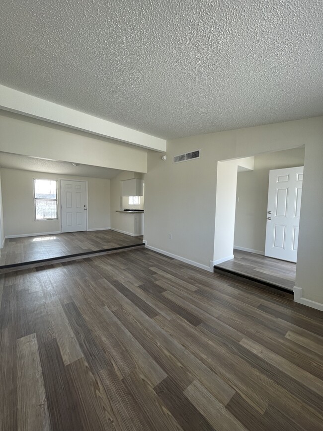 Building Photo - 312 Graphite Dr