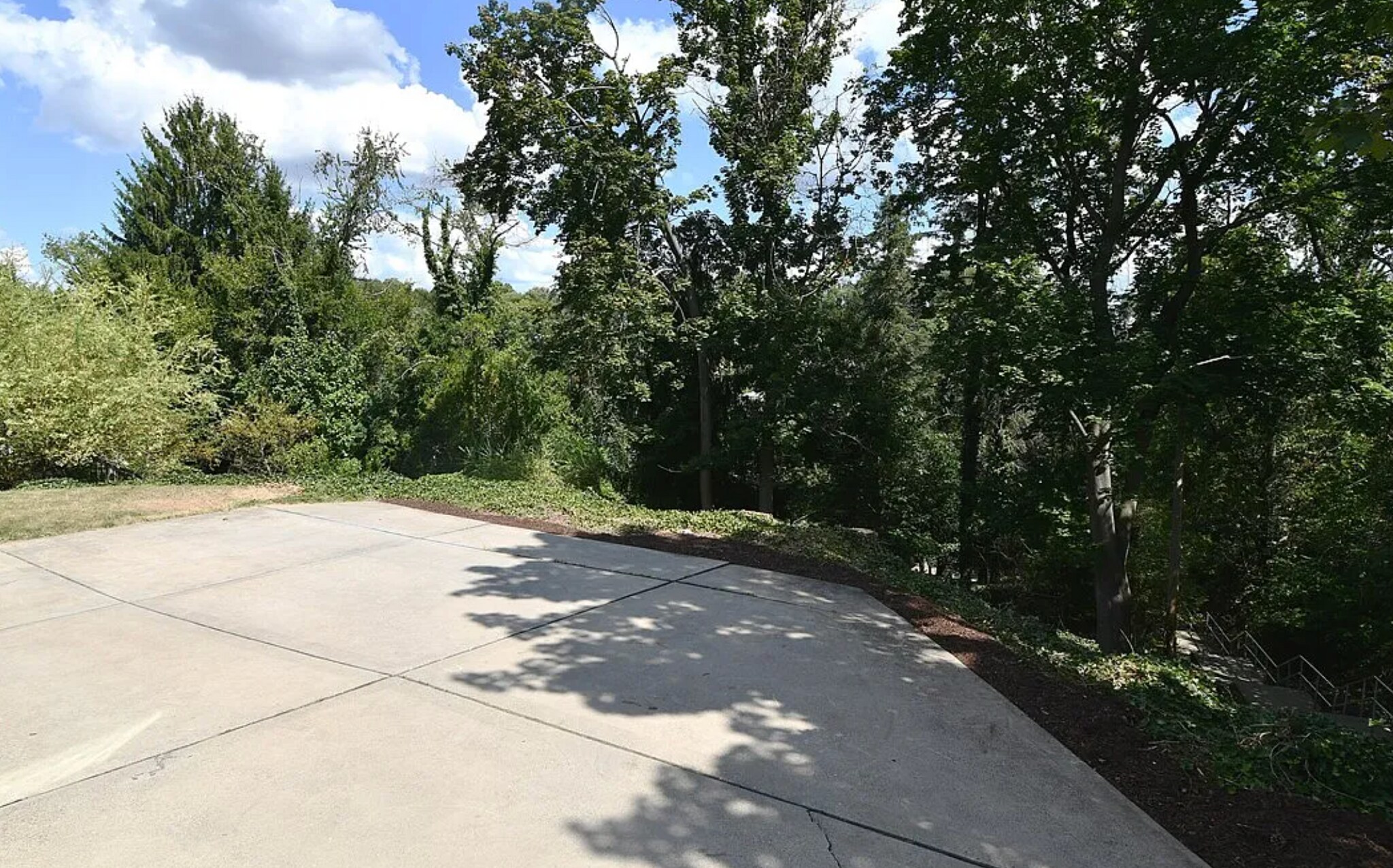 Building Photo - 849 Kewanna Ave