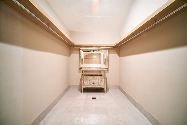 Building Photo - 1119 N Crestview Dr